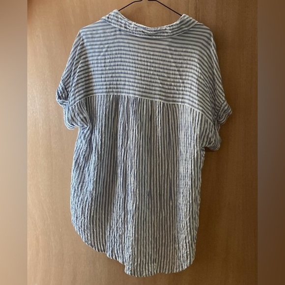 Oversized, short sleeve button up blue and white striped seer-sucker shirt - Picture 6 of 8